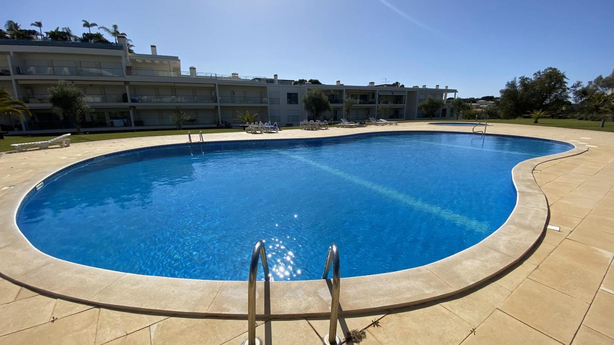 Charmant Appartement A 1Km De La Plage, Avec Piscine A Albufeira Dış mekan fotoğraf